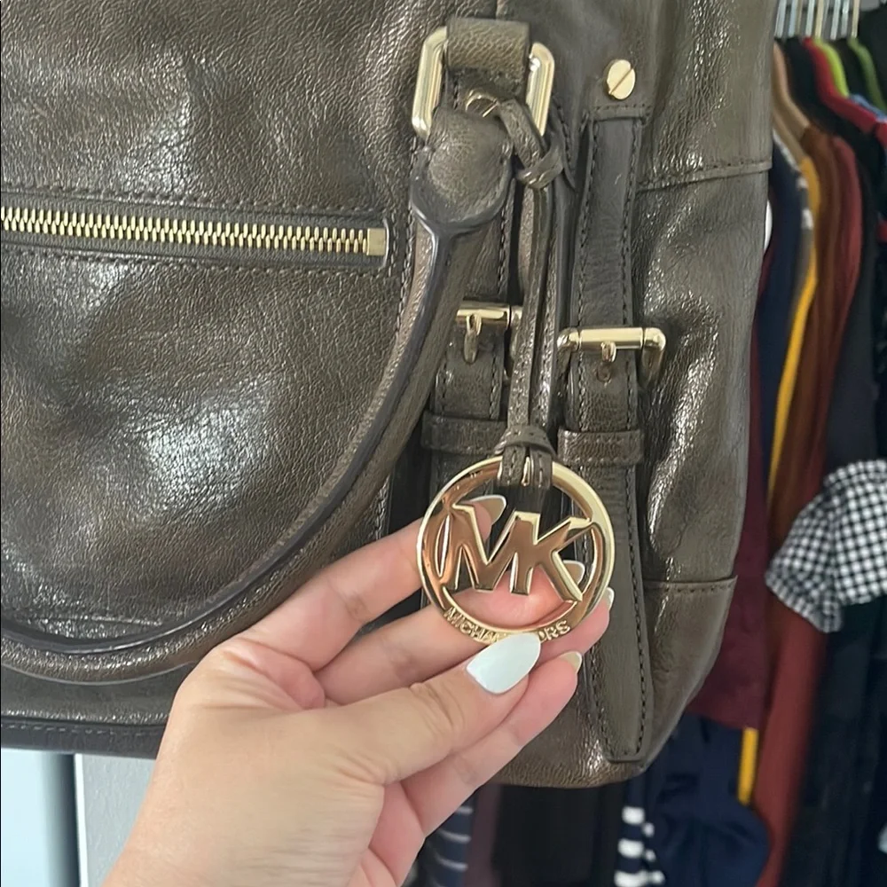 VIDEO- Michael Kors dark green/brown cross body